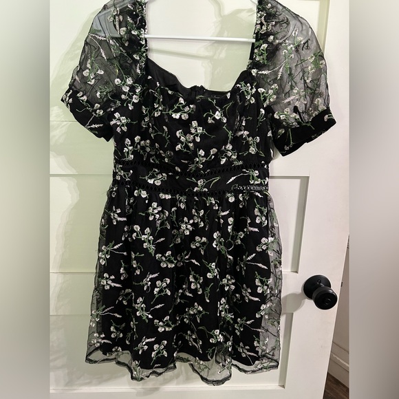 Lulu's Radiant Love Black Multi Embroidered Short Sleeve Skater Dress size M - Picture 2 of 2